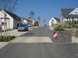 <p><strong>Freiflächengestaltung zum Wohngebiet grünSelbeck</strong></p><p>Straßenraumgestaltung</p>